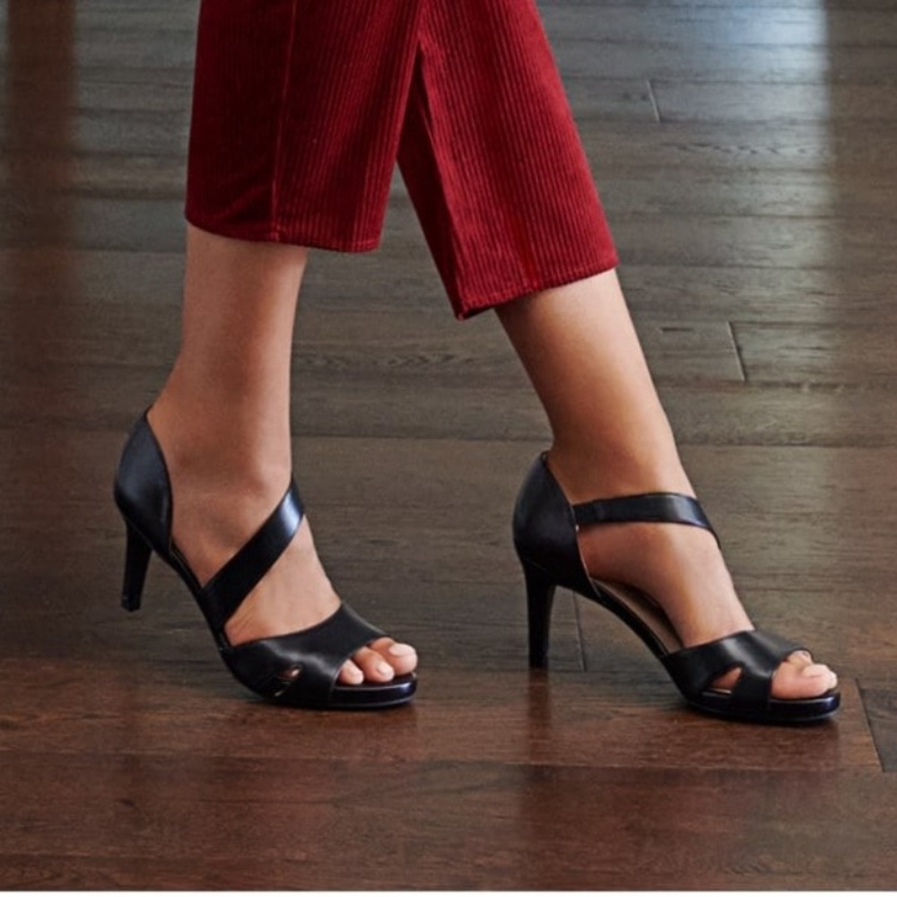 LIFE STRIDE Heirloom Black Mega Strappy Heel 7 1/2 & 9 1/2 (Wide).  New in Box !